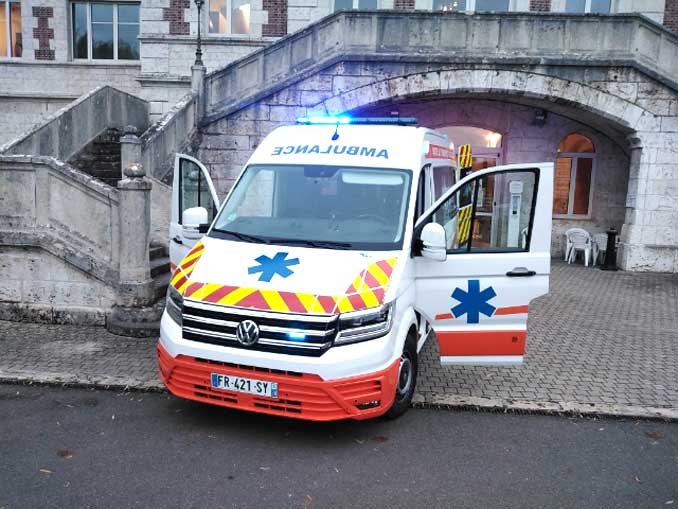 ambulance-arc-en-ciel